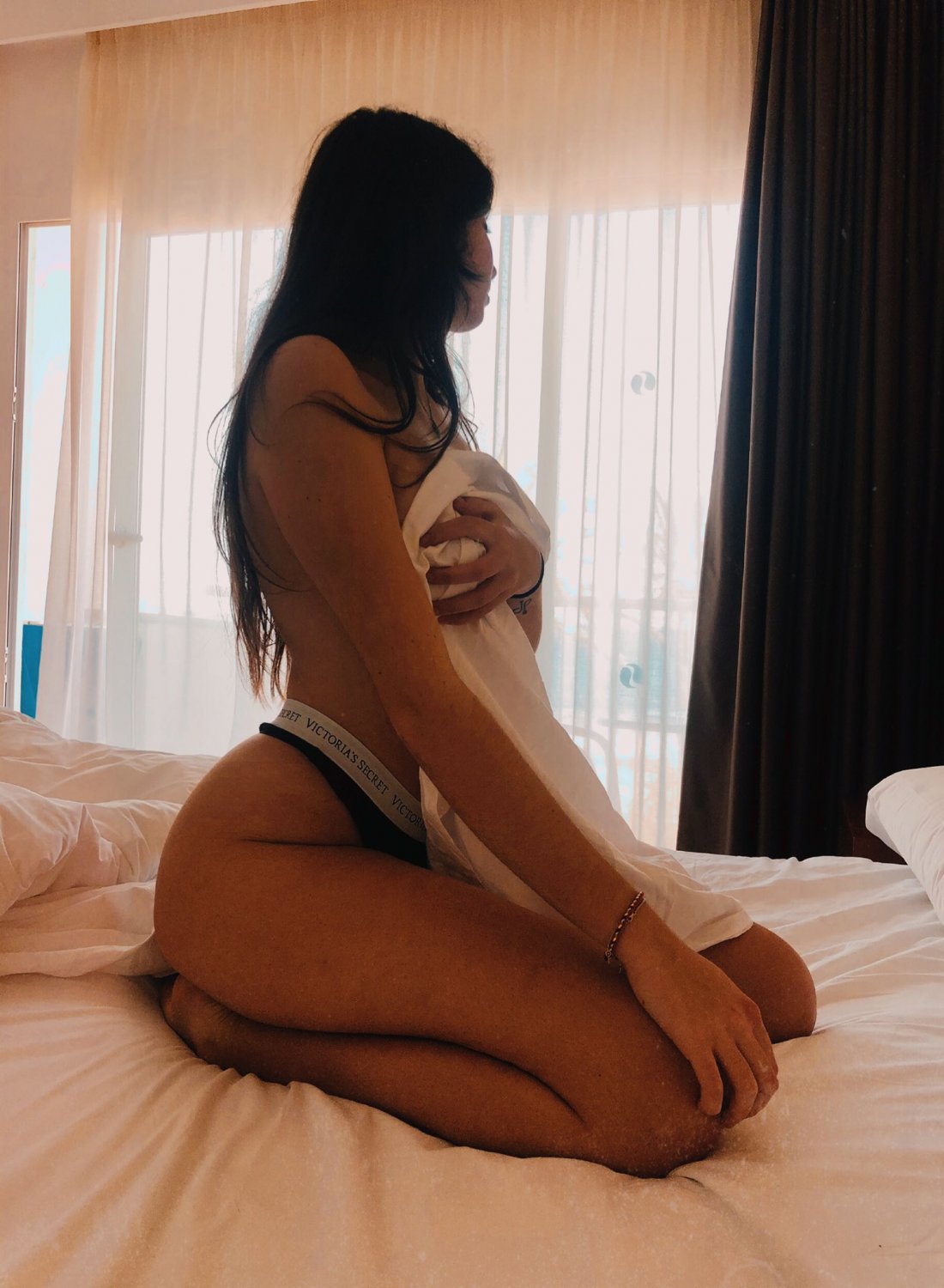 Her ass is as beautiful as her smile #7jIDBBi2