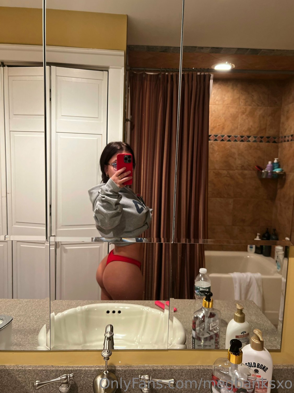 Onlyfans model Megbanks #cGEG4Coa