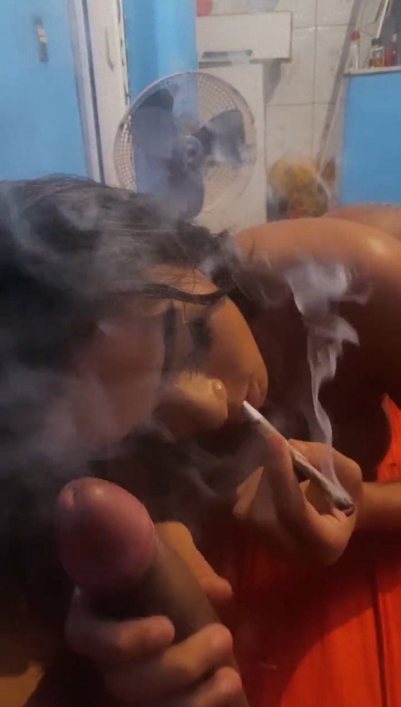 Vazou Putinha Mamando e Fumando #DpxVdlg3