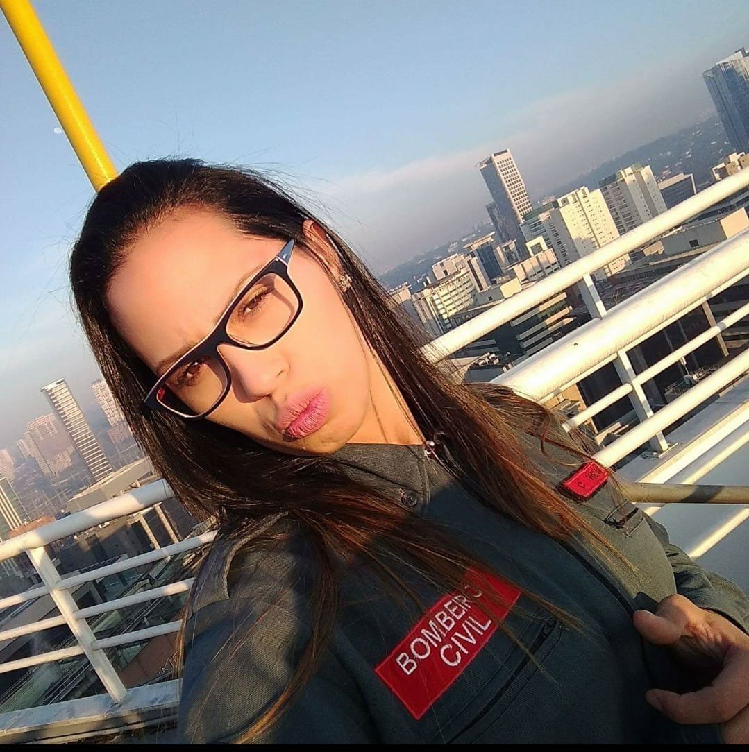 Me follo a mi puta compañera de trabajo en la escaleras porque ya estaba muy caliente y no aguanta #Q5q1Q1NH