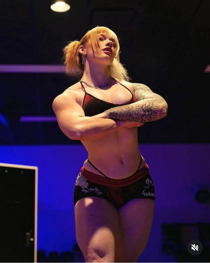 Strong woman #2eZ67RDe